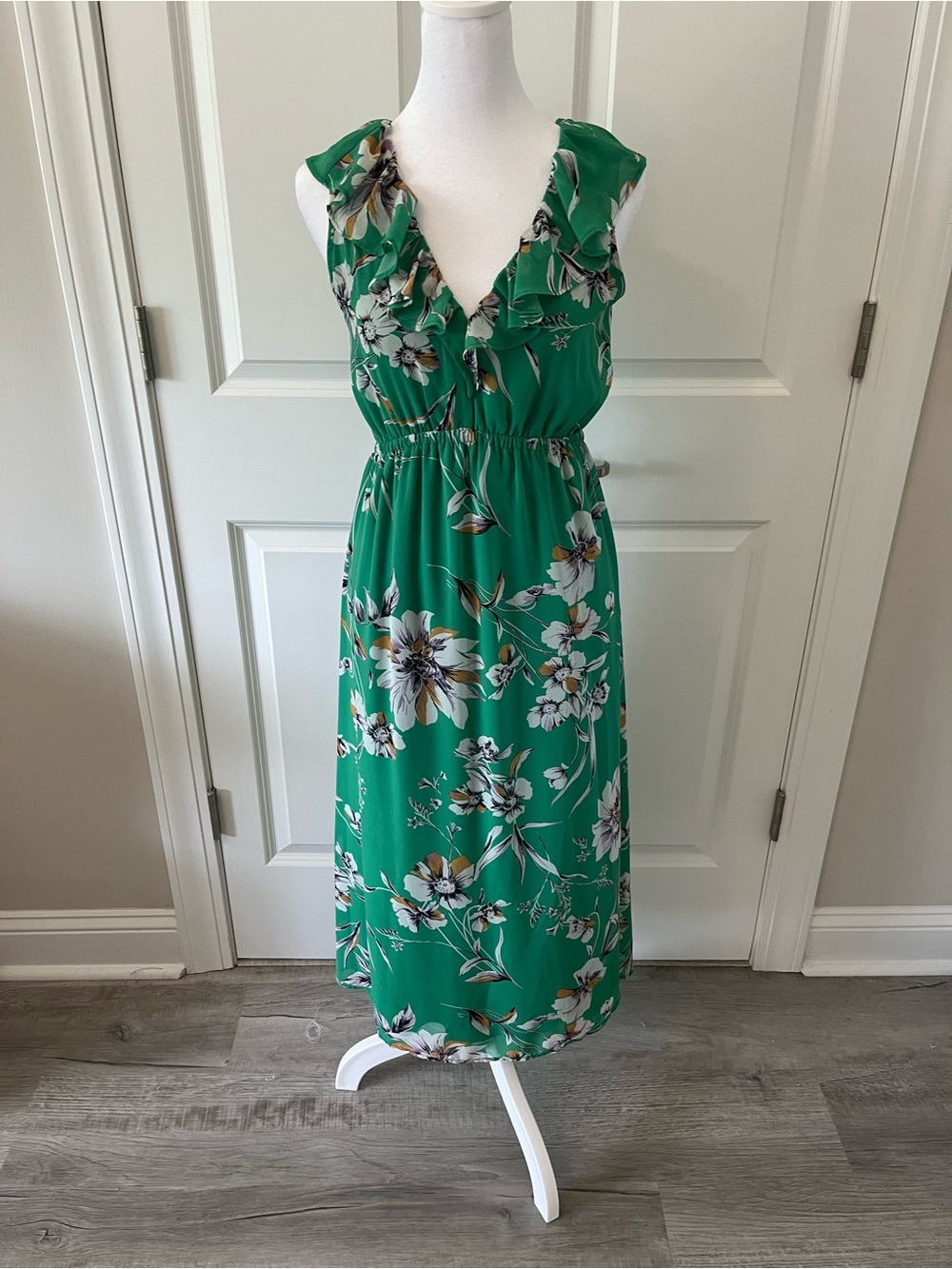 Maurices Green Floral Ruffle V-Neck Midi Dress EUC Size Medium